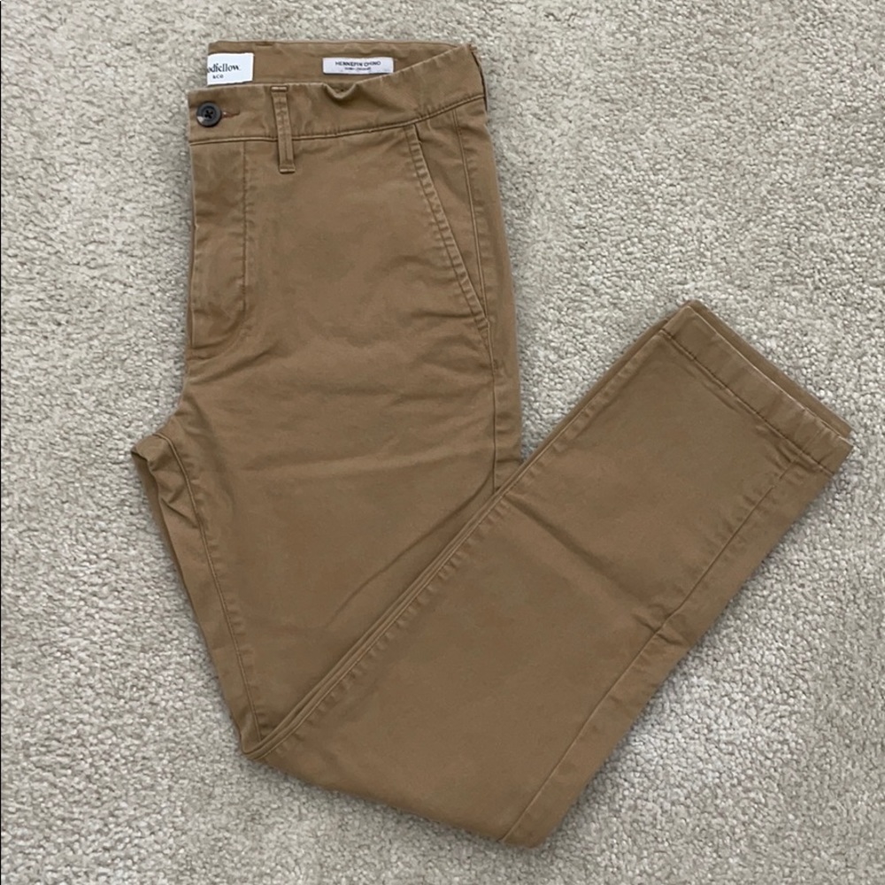 Men’s khaki pants